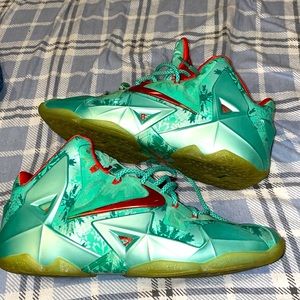 Lebron 11 Christmas